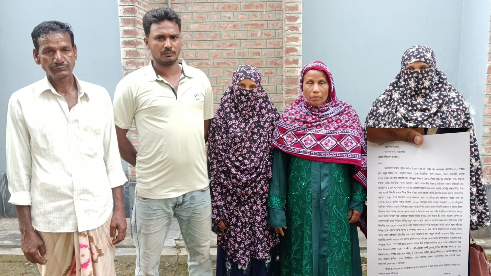 তানোরে মেয়েদের নামে সম্পত্তি লিখে দেওয়াকে কেন্দ্র করে বাবা-মাকে পিটিয়ে জখমের অভিযোগ